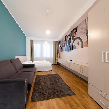 Cooper L Capitol Guest house Bolzano