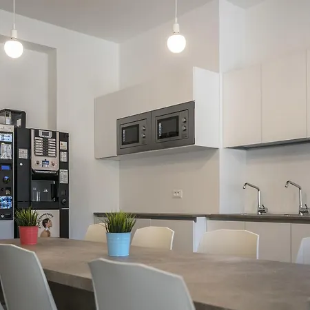 Cooper L Capitol Konukevi