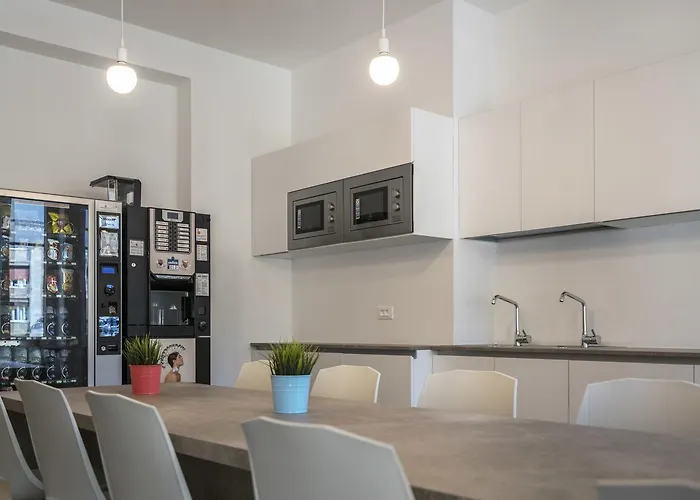 Cooper L Capitol Πανσιόν